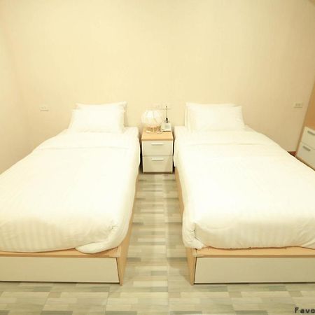 Favori Hostel Bangkok Surawong Kültér fotó
