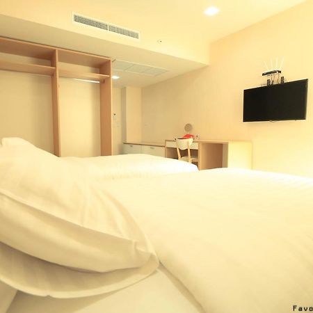 Favori Hostel Bangkok Surawong Kültér fotó