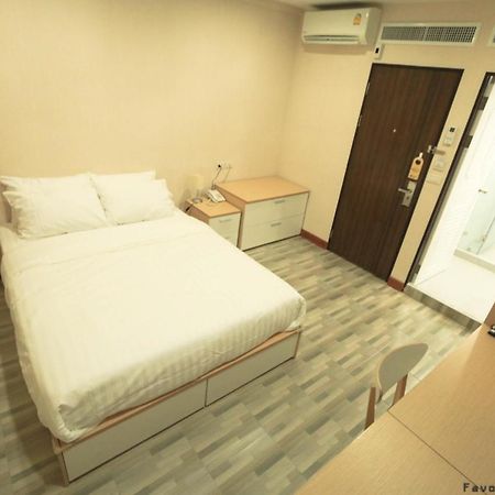 Favori Hostel Bangkok Surawong Kültér fotó