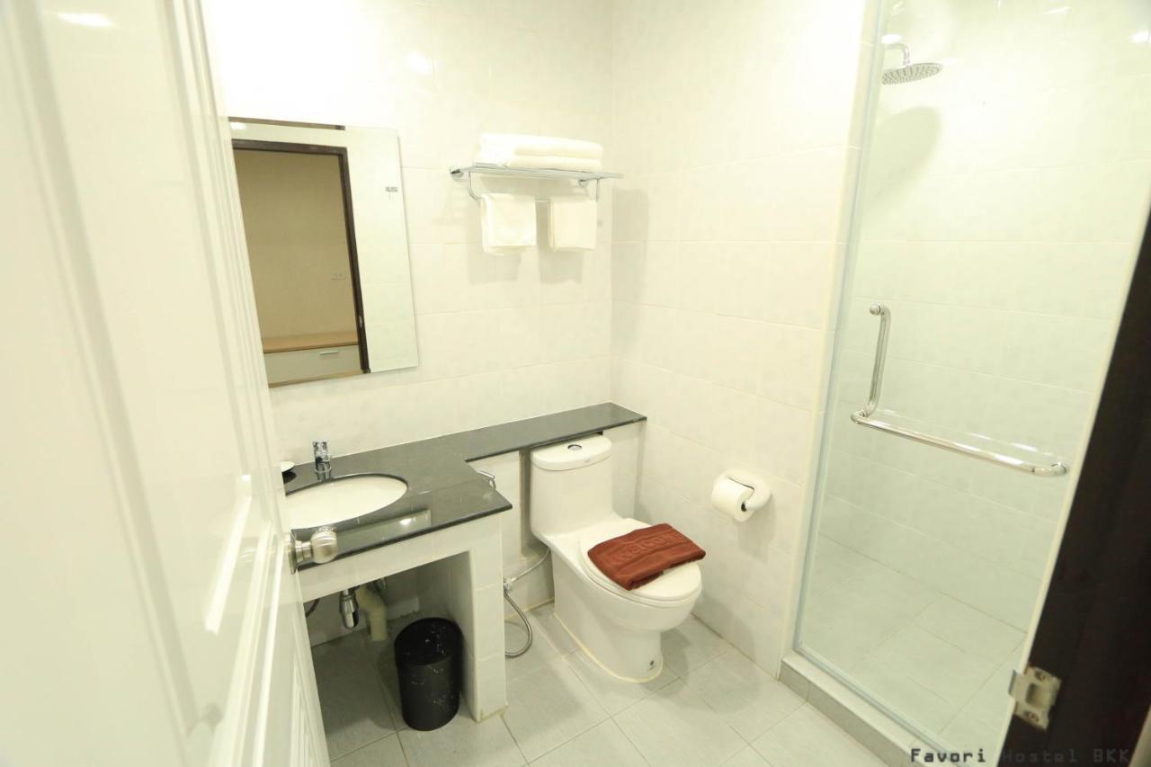 Favori Hostel Bangkok Surawong Kültér fotó